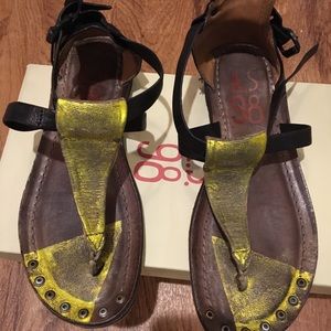 AS 98 - Black and metallic green sandals